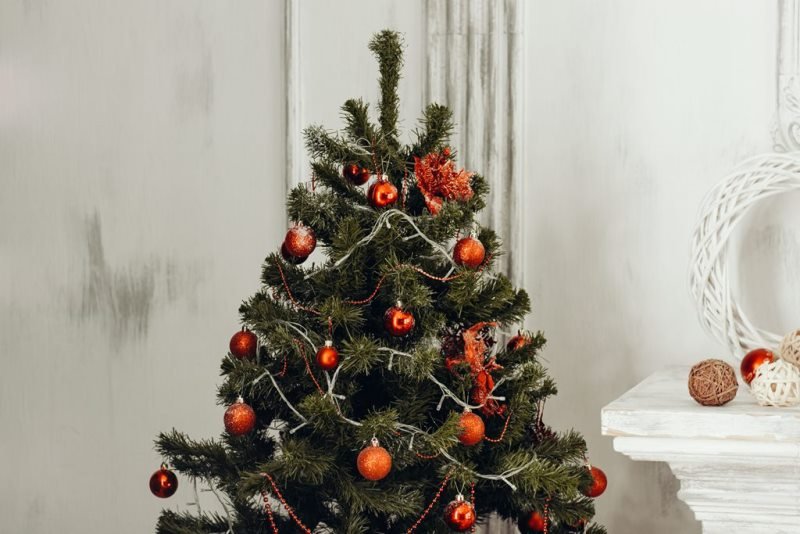 When Is Best Time To Buy Artificial Christmas Tree? Best Timing & Tips